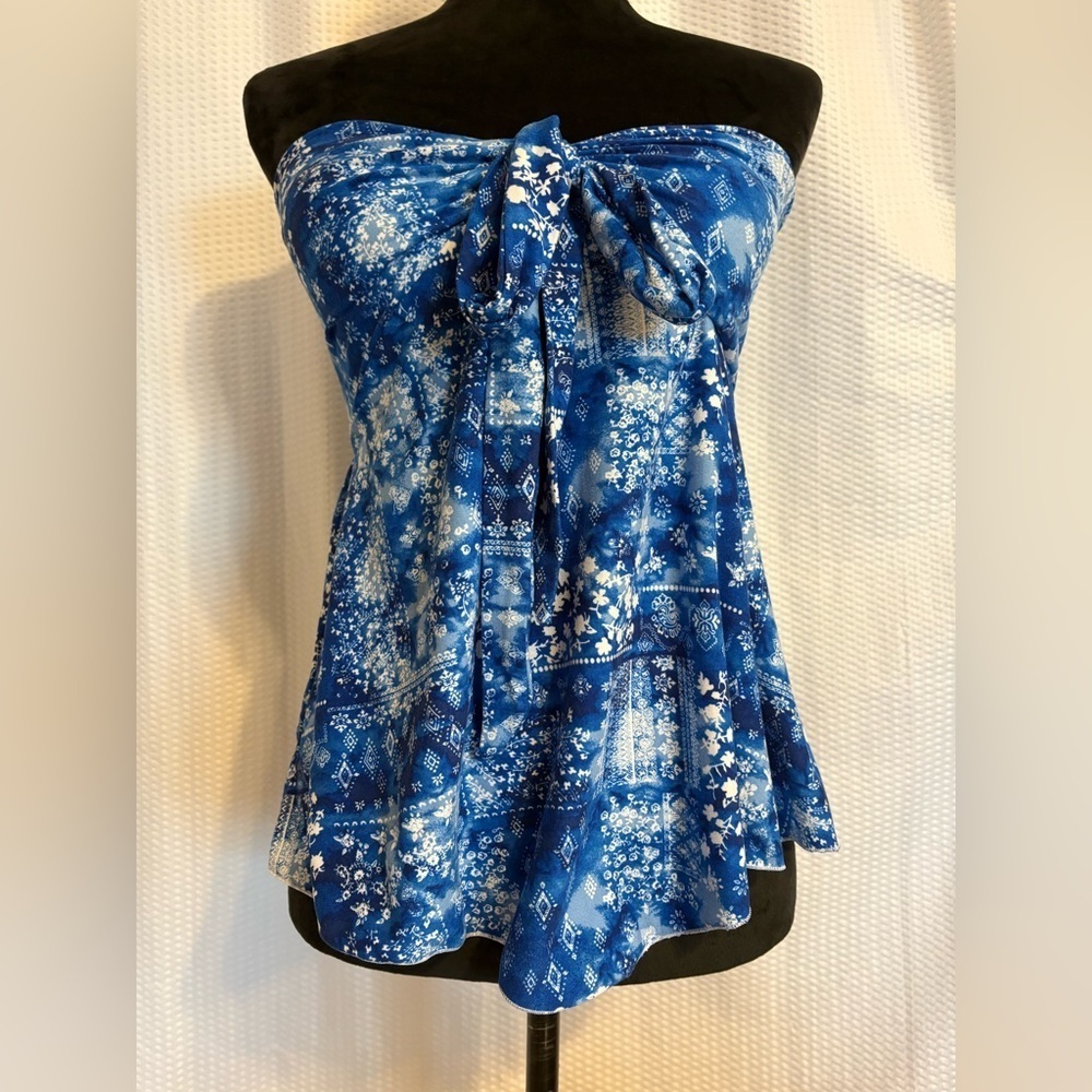 No Boundaries blue & white print strapless tankini size large (11-13)